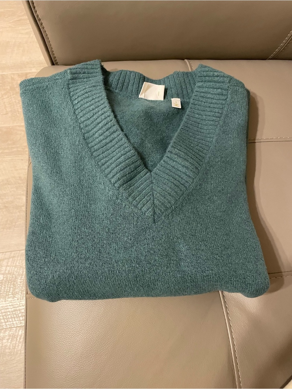 Cyrus teal v-neck sweater- great shape!